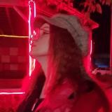 У кенюши под столом